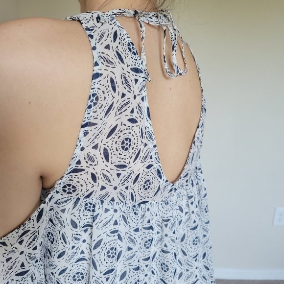 Cold Shoulder Blouse w/ Geometric White Pattern - Picture 4 of 7